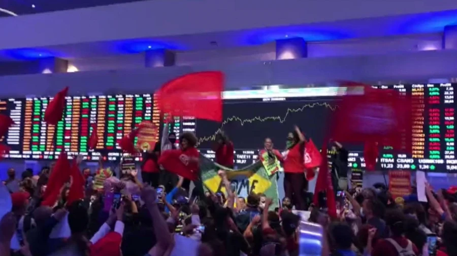 Brezilya'da halk Menkul Kıymetler Borsası'nı bastı!